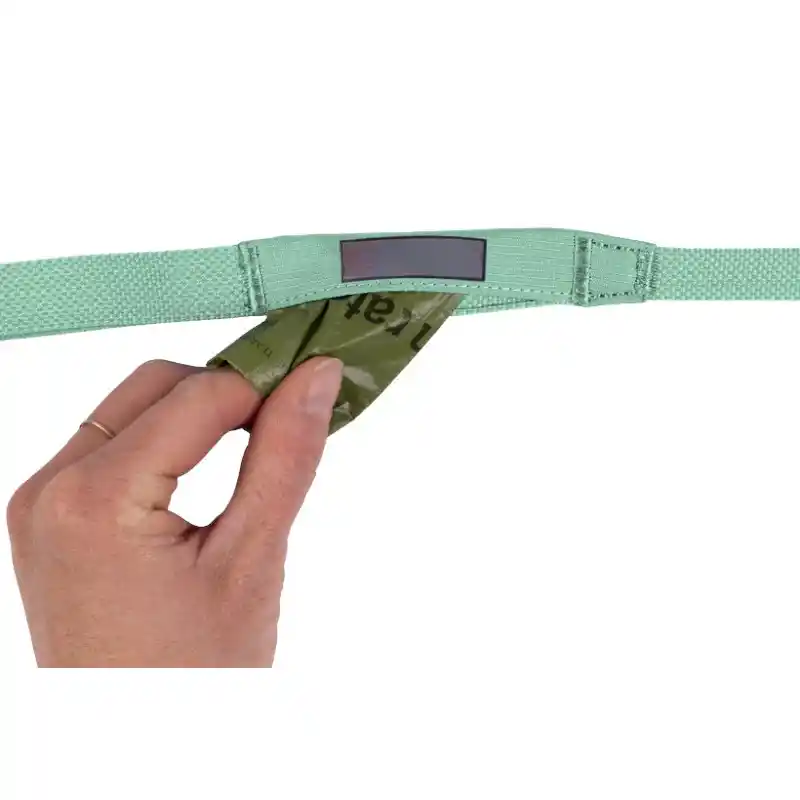 CompressedPNG-4085-Hi-And-Light-Leash-Sage-Green-Pocket-STUDIO-Photoroom